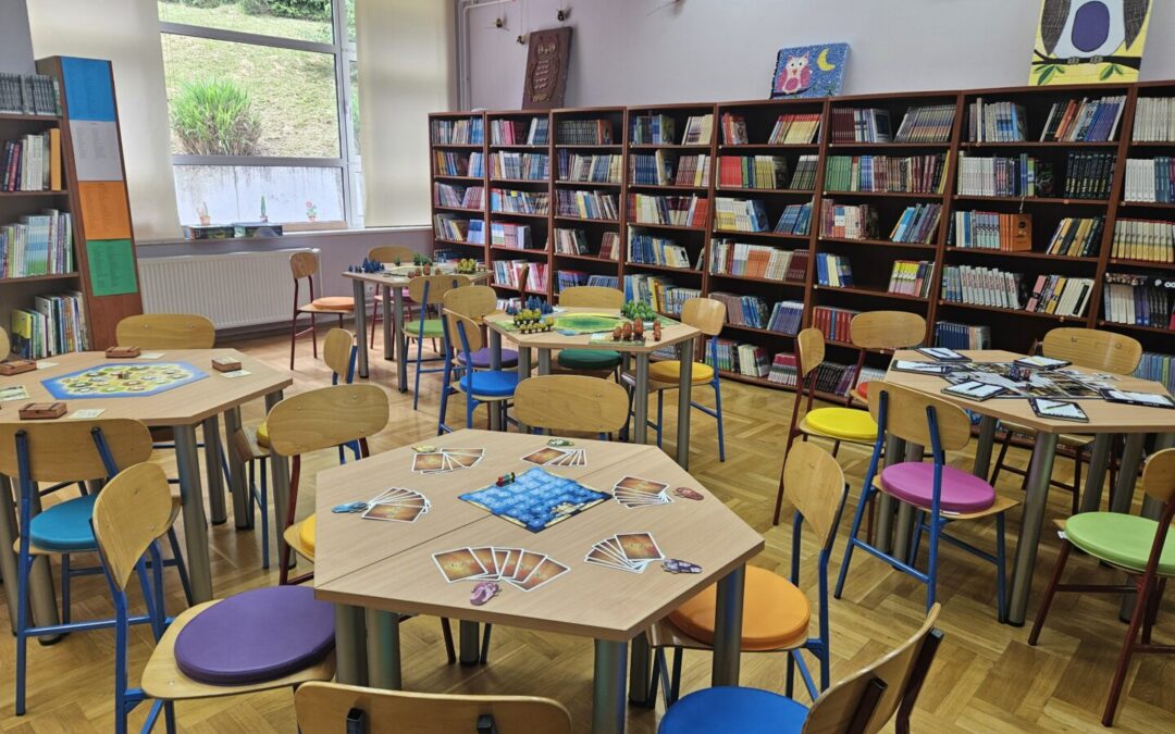 Novi namještaj i društvene igre u sklopu projekta Igraj se, uči, rasti