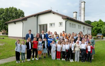 SVEČANO POTPISIVANJE UGOVORA VEZANIH UZ PROJEKT DOGRADNJA ŠKOLSKE SPORTSKE DVORANE PODRUČNE ŠKOLE LADANJE GORNJE